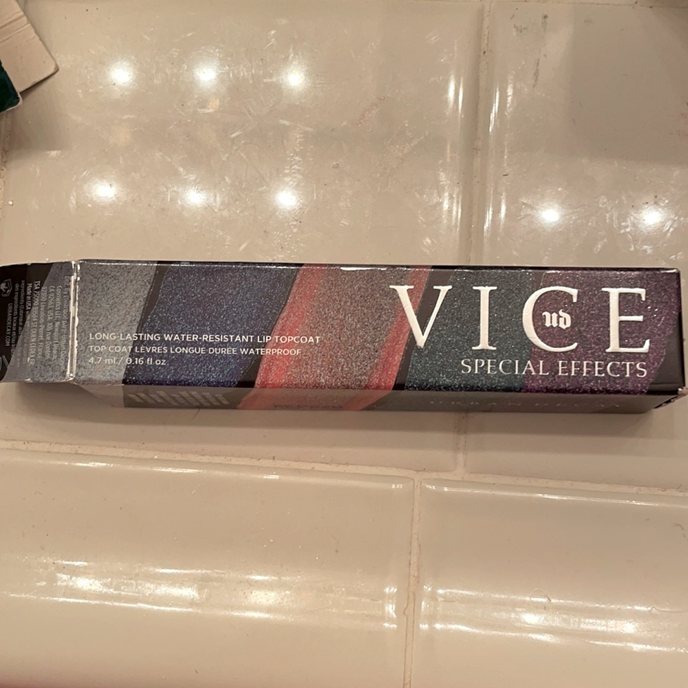BNWB Urban Decay Lip Topper in Ritual